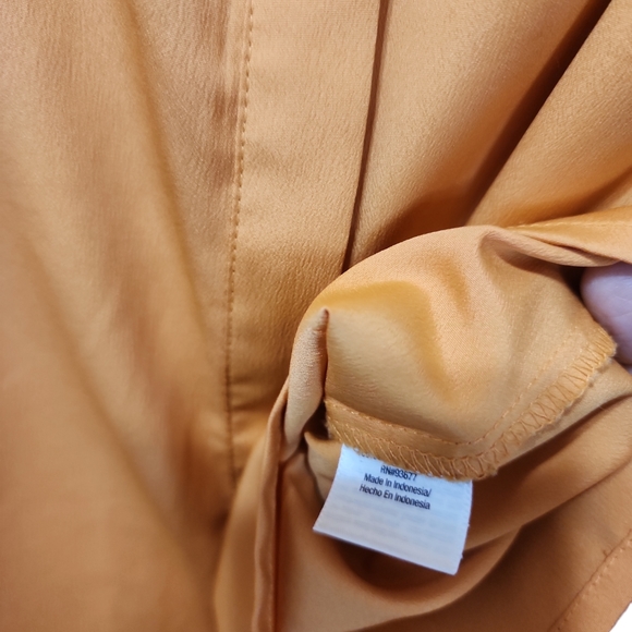 Anna, a new approach size, large gold shell, sleeveless women's top. - Picture 4 of 6